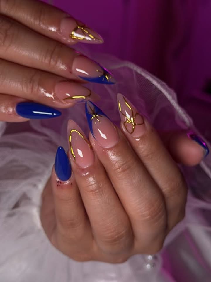 Nail art azul y dorado, artista de uñas Mumyta Martínez Avilés · Tallahassee