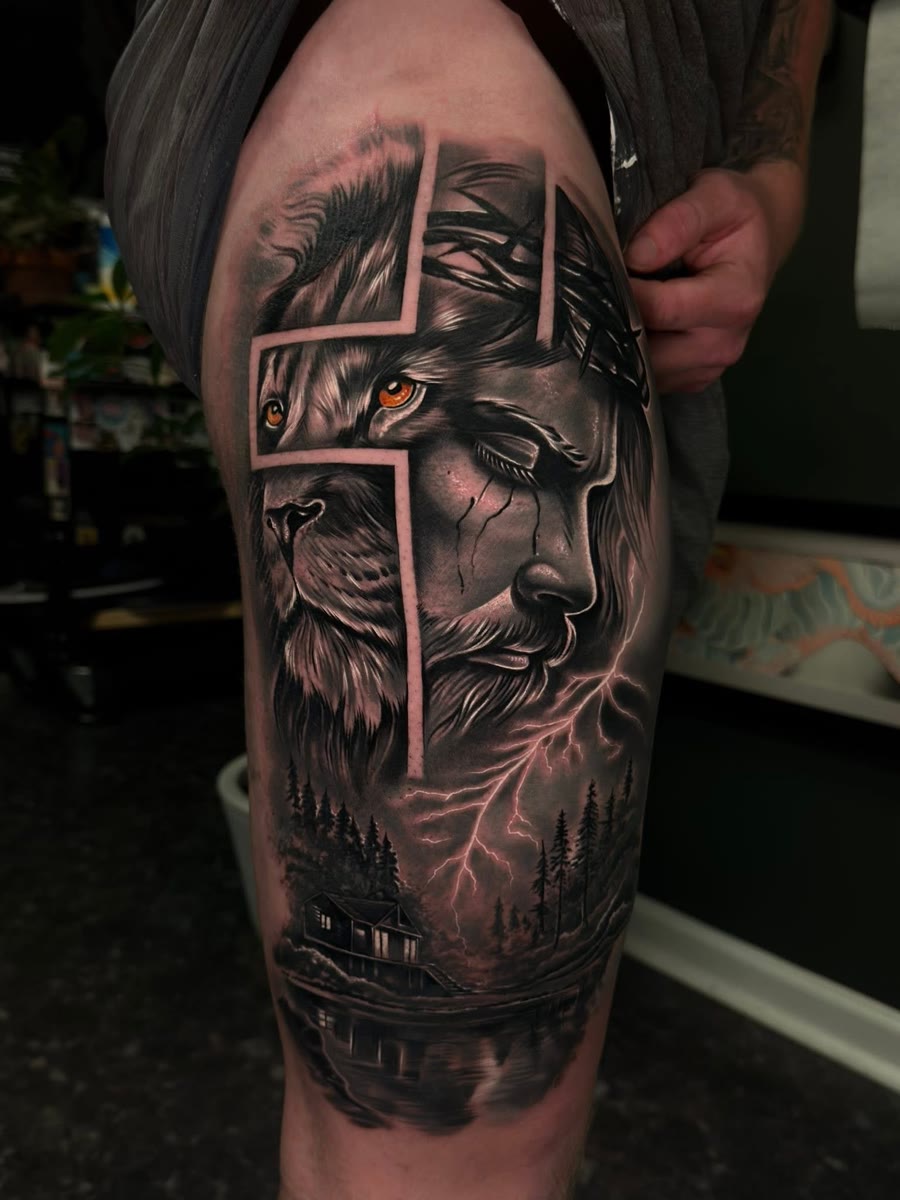 León y cruz, black and grey, tatuador Alexander Terrero Sánchez · Tallahassee