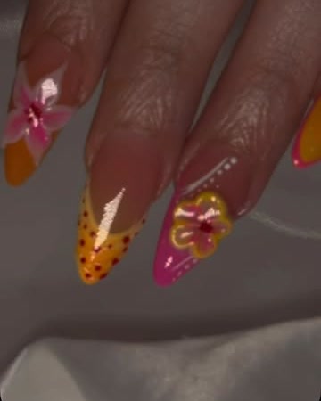 Uñas florales pintadas a mano, artista de uñas Mumyta Martínez Avilés · Tallahassee